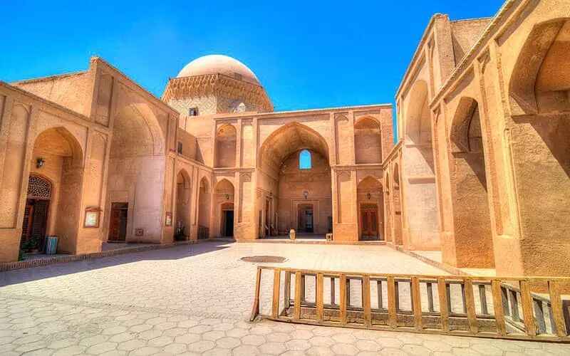 زندان اسکندر (مدرسه ضیاییه): معماری اسرارآمیز