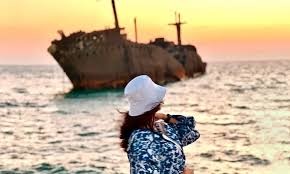 آیا به دنبال سفر به کیش بدون هزینه‌های گزاف هستید؟ ✨ سایت سفرینو اینجاست تا به شما کمک کند اقامتگاه‌ ارزان در کیش باکیفیت‌ترین در این جزیره رویایی را پیدا کنید! کیش، مروارید خلیج فارس، با سواحل نیلگون، تفریحات هیجان‌انگیز و مراکز خرید بی‌نظیر، همیشه یکی از محبوب‌ترین مقاصد گردشگری ایران بوده است. اما بسیاری فکر می‌کنند سفر به کیش حتماً گران است! اشتباه می‌کنید!