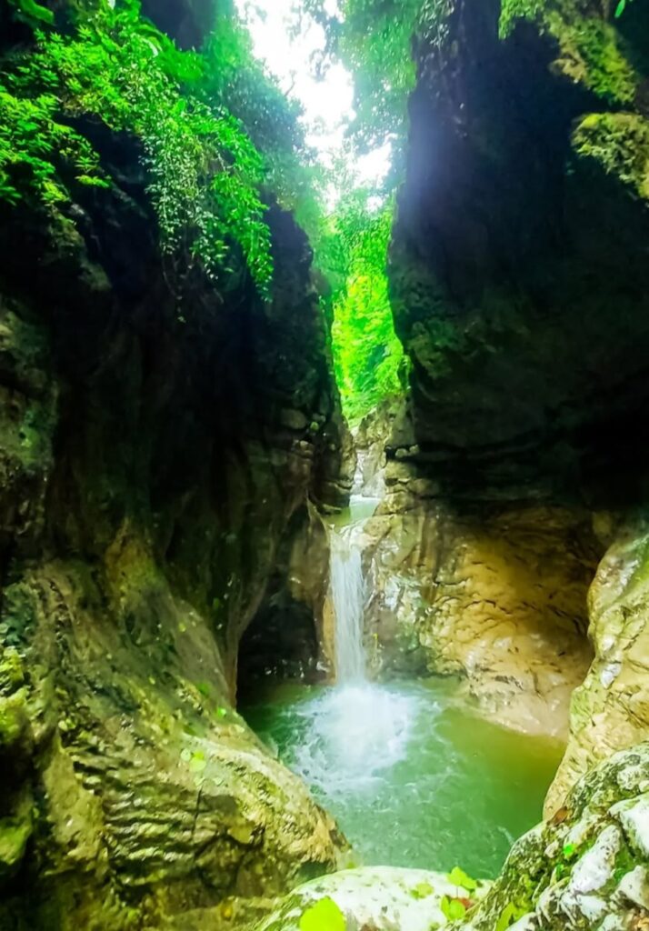 آبشار و تنگه سوتراش عباس آباد