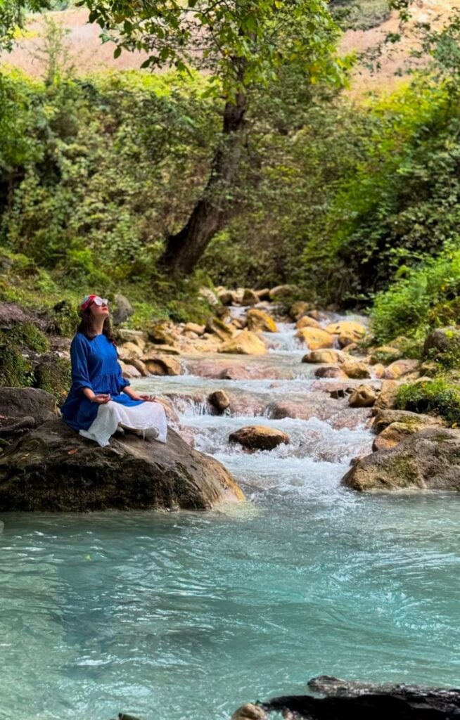 رودخانه فیروزهای مرزنآباد روستای برار-رودخانه فیروزه ای کلاردشت