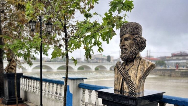 گذر مشاهیر شهسوار-پارک مشاهیر شهسوار