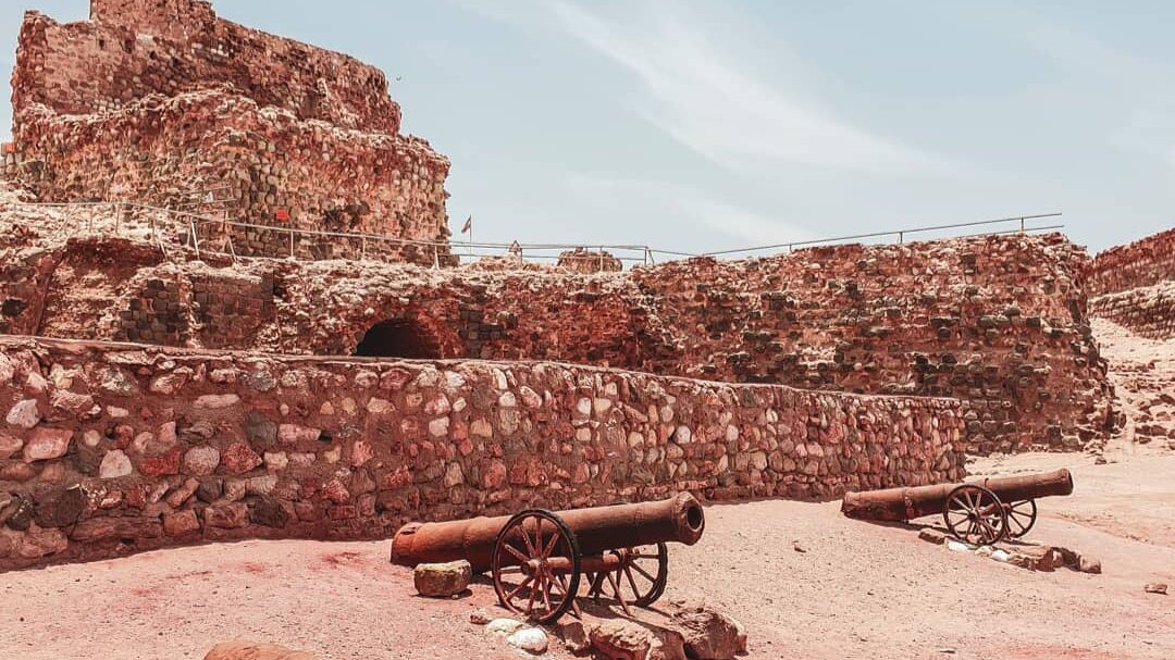 ساحل نقره ای جزیره هرمز قشم : قلعه پرتغالی های هرمز