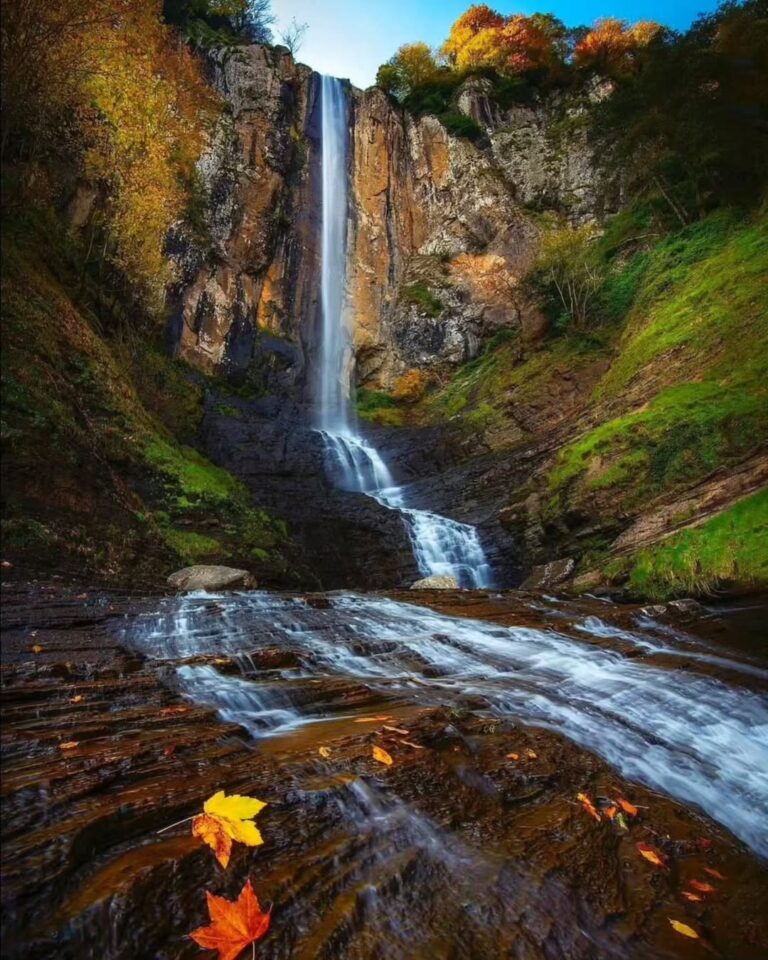 آبشار لاتون در پاییز