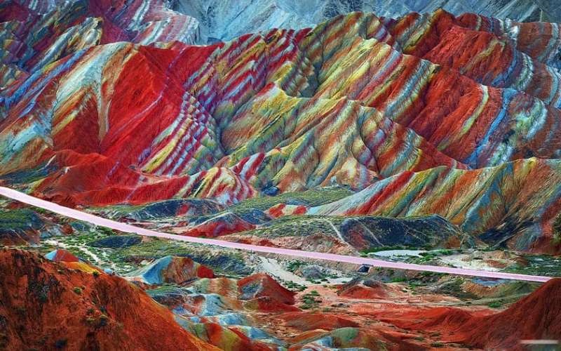 دره رنگین کمان هرمزگان