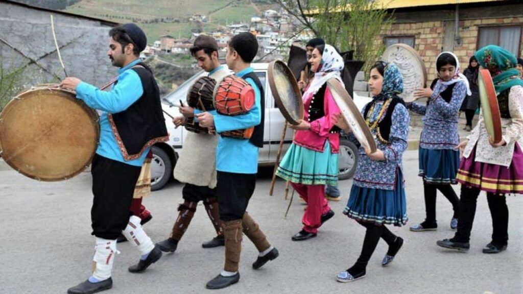 لباس و موزیک رقص مازندرانی