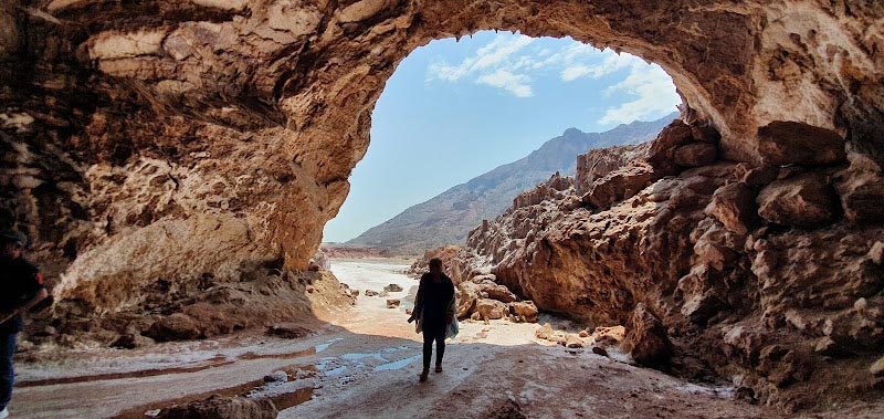 غار نمکی قشم کجاست