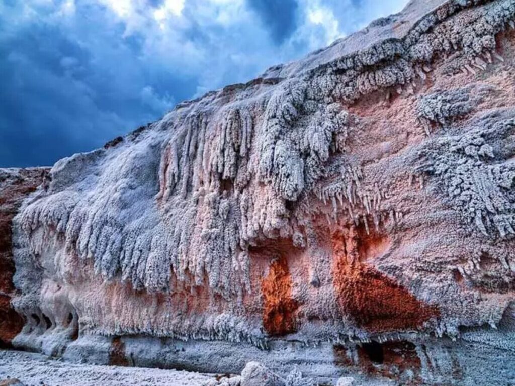 غار نمکی قشم و جاذبه های گردشگری