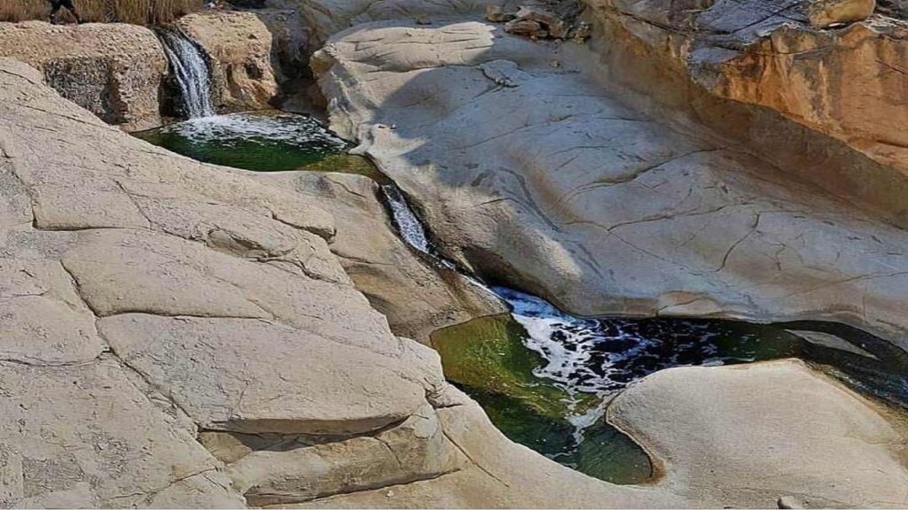 مسیر دسترسی به آبشار باغویه