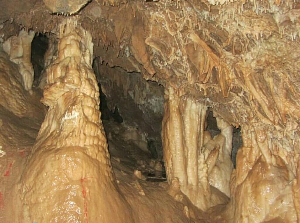 غار آویشو گیلان