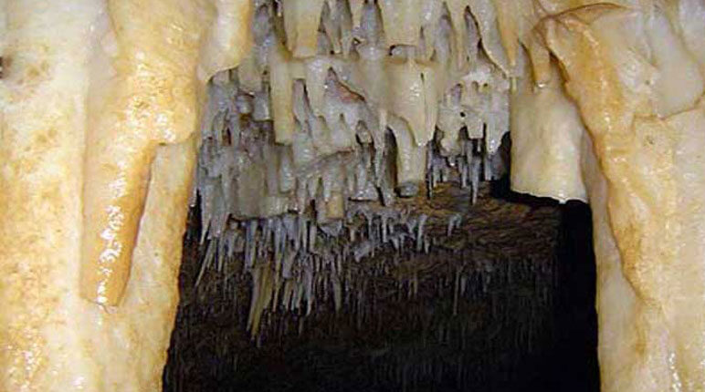 غار آویشو گیلان