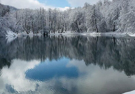 بهترین جاهای دیدنی شمال در زمستان-دریاچه چورت برفی در زمستان